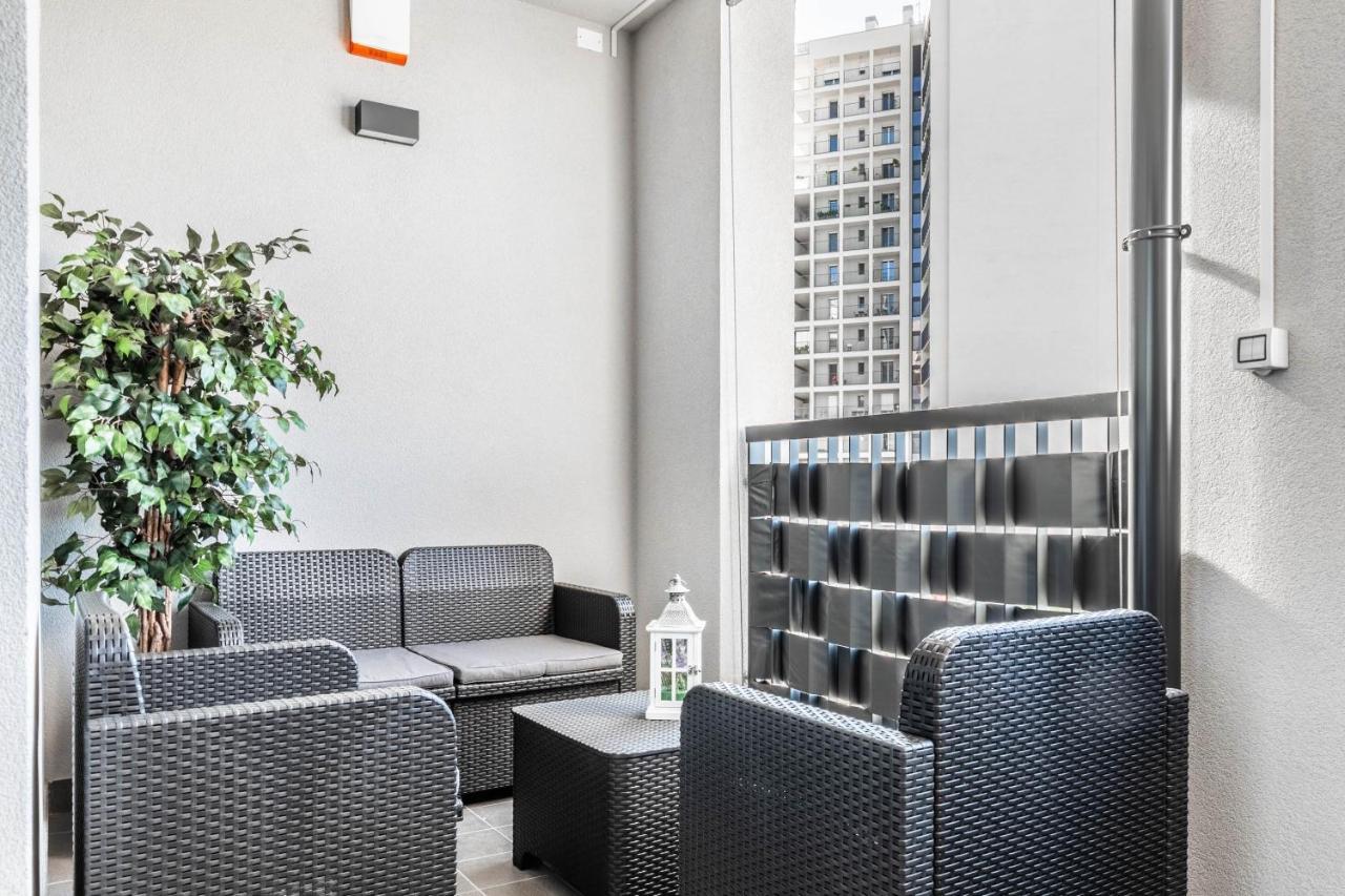 Appartement Harmony House - Rho Fiera 6min - Free Parking - Terrace Milaan